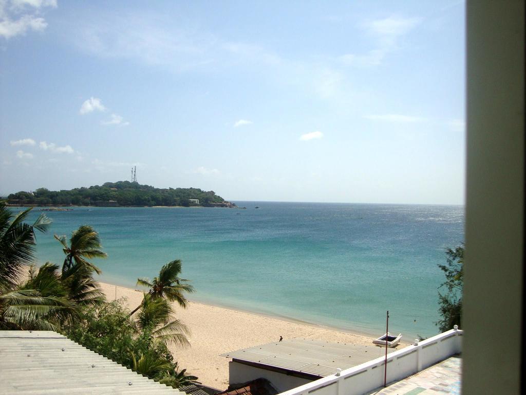 Green Park Beach Hotel ตรินโคมาลี ภายนอก รูปภาพ