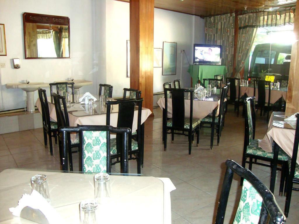 Green Park Beach Hotel ตรินโคมาลี ภายนอก รูปภาพ