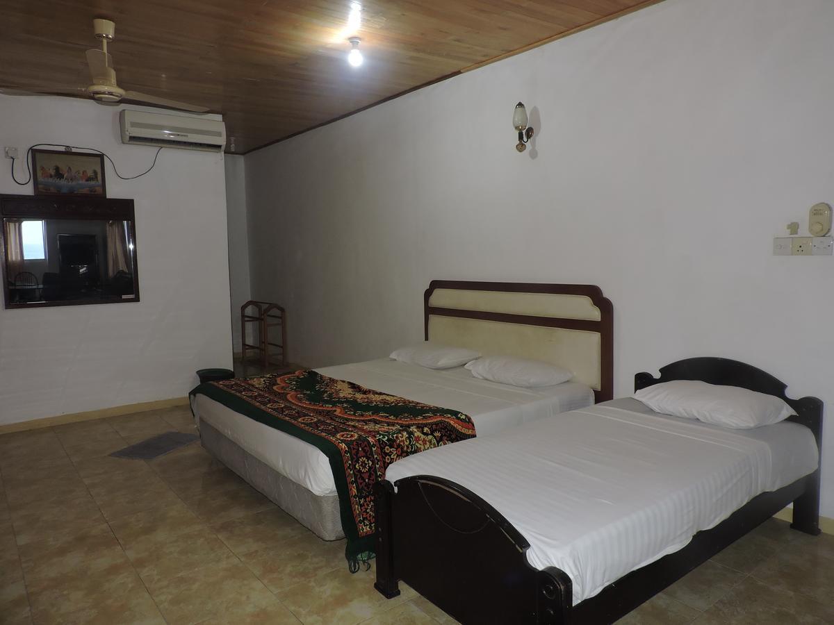 Green Park Beach Hotel ตรินโคมาลี ภายนอก รูปภาพ
