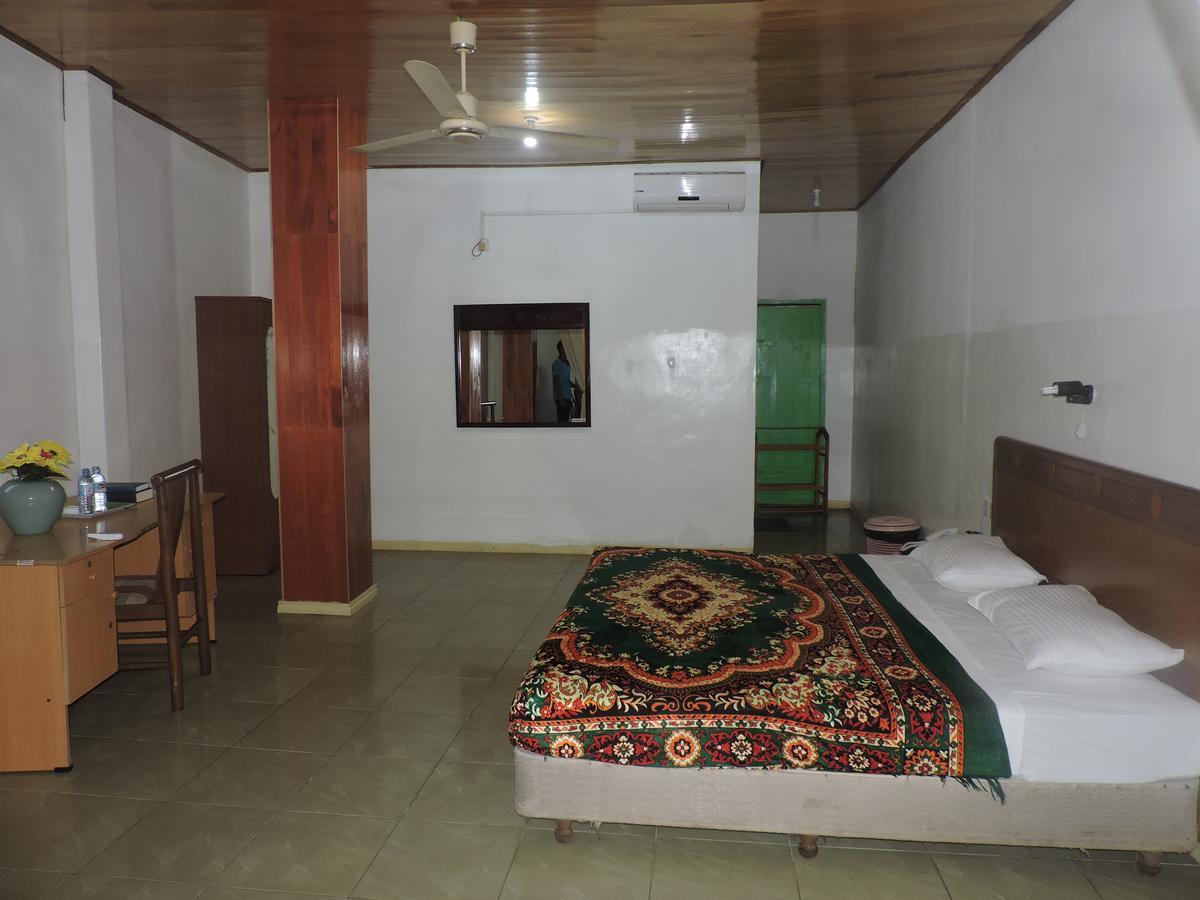 Green Park Beach Hotel ตรินโคมาลี ภายนอก รูปภาพ