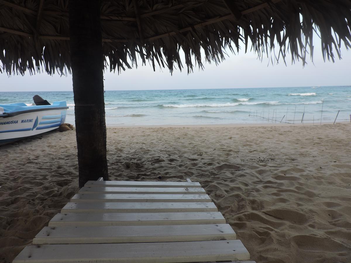 Green Park Beach Hotel ตรินโคมาลี ภายนอก รูปภาพ