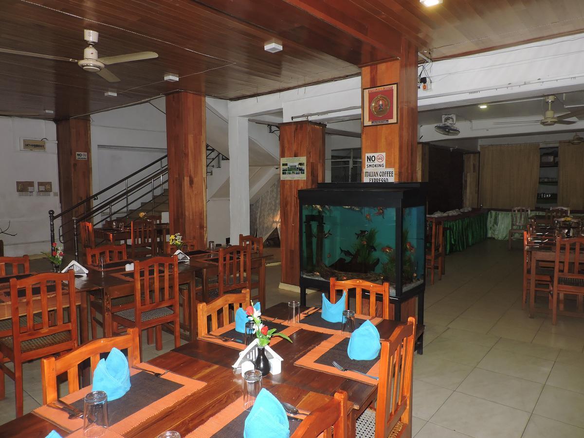 Green Park Beach Hotel ตรินโคมาลี ภายนอก รูปภาพ