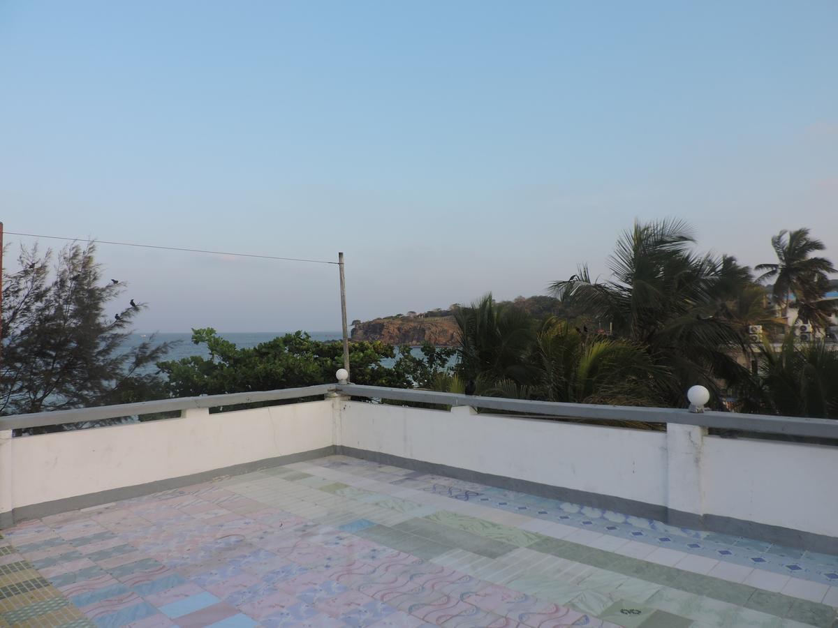 Green Park Beach Hotel ตรินโคมาลี ภายนอก รูปภาพ