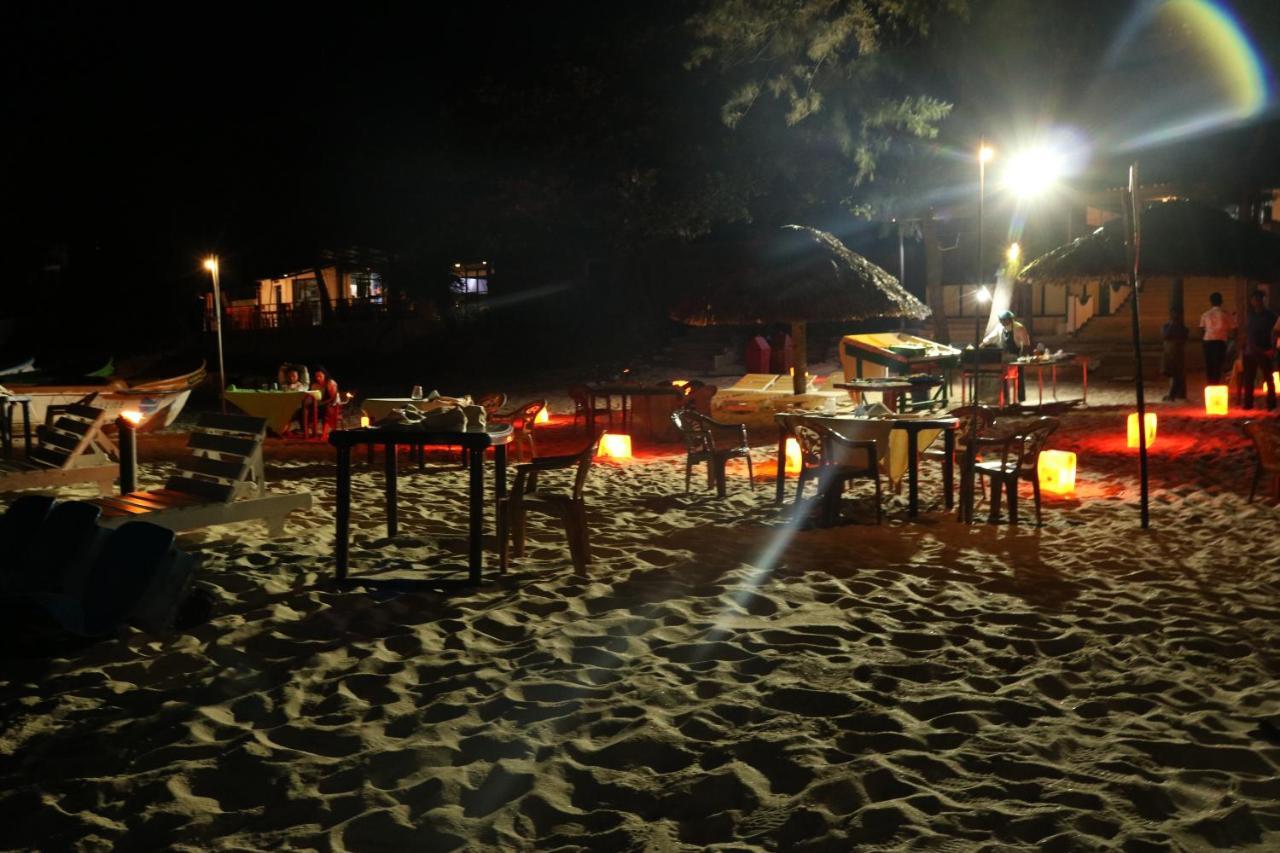 Green Park Beach Hotel ตรินโคมาลี ภายนอก รูปภาพ