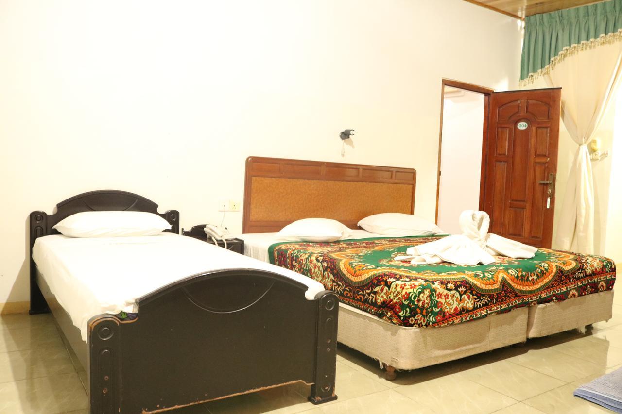 Green Park Beach Hotel ตรินโคมาลี ภายนอก รูปภาพ