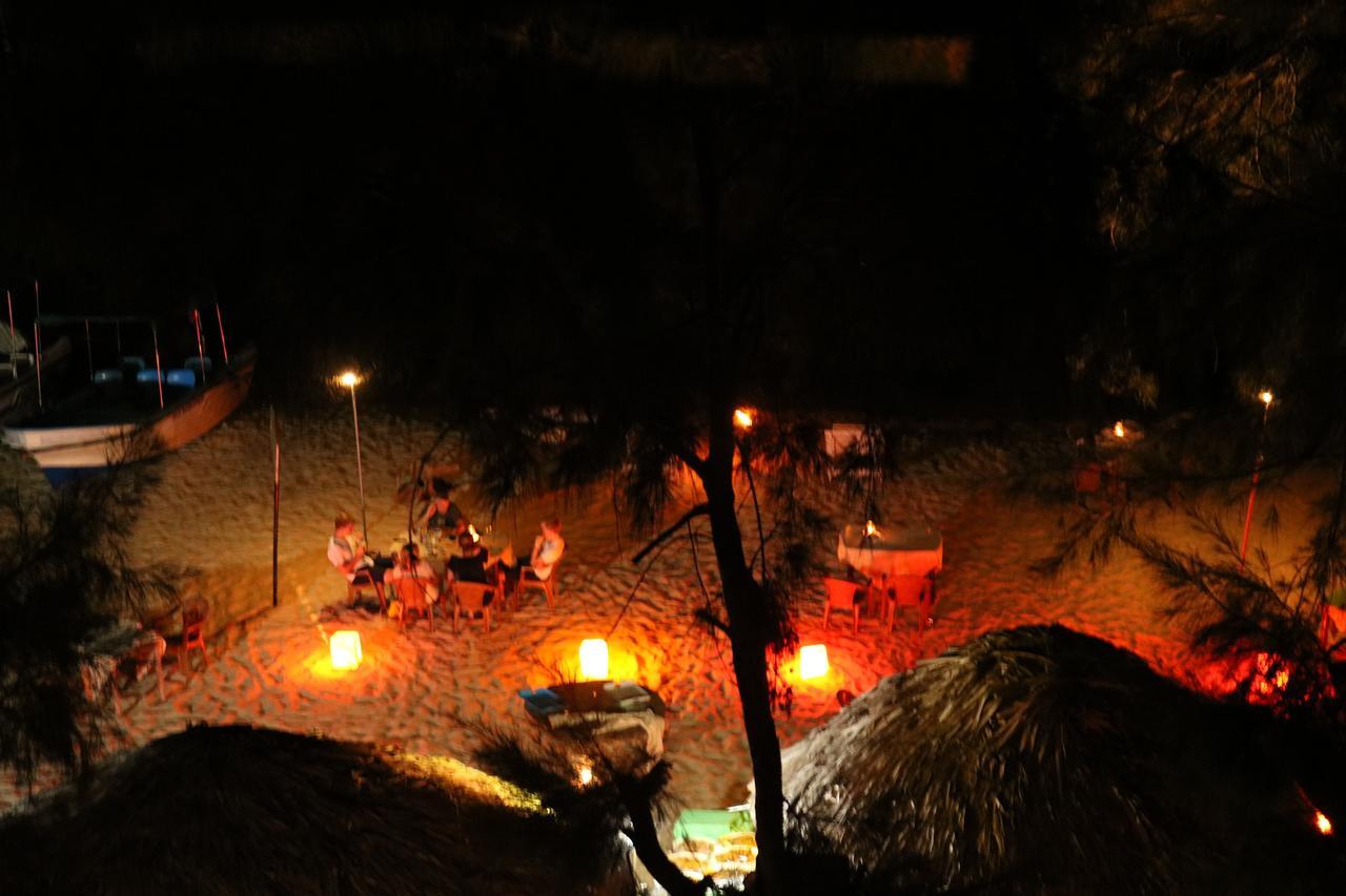 Green Park Beach Hotel ตรินโคมาลี ภายนอก รูปภาพ