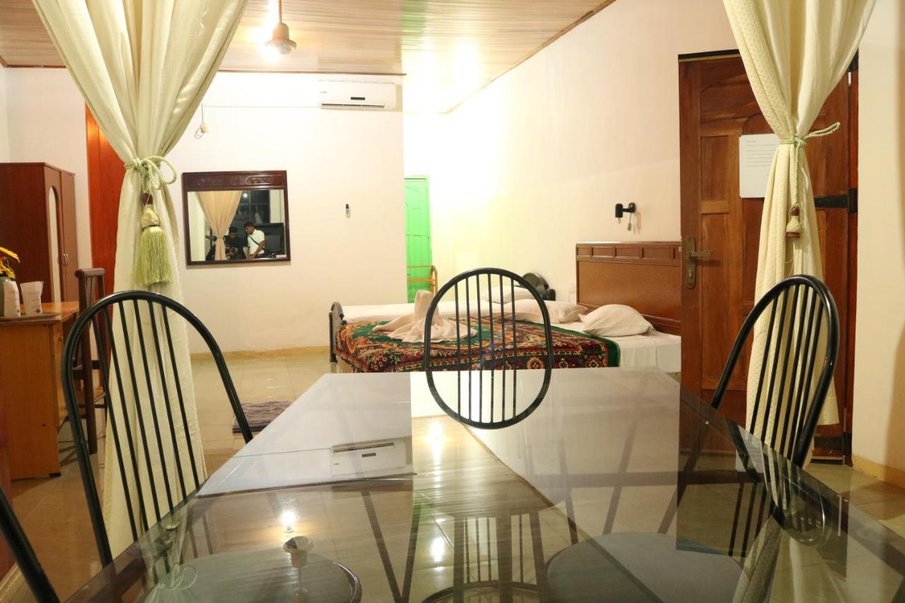 Green Park Beach Hotel ตรินโคมาลี ภายนอก รูปภาพ
